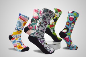 Raisonnabel Präis China Maacht Är eege Sublimatiounsocken Custom Made Digital Print Socks, Bulk Grousshandel Subliméiert Socken